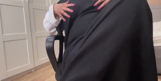 Syrian MILF Sits on Web Chat and Caresses Her Clitoris