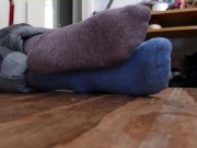 Vénère mes pieds pendant que je joue aux jeux vidéos (partie 2)