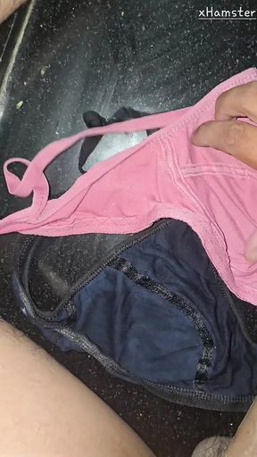 Sexy boy jerks over Indian aunty&#039;s bra and cums💦 on it