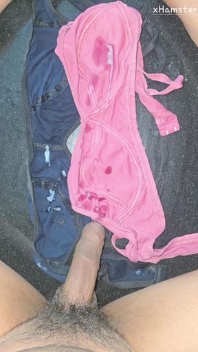 Sexy boy jerks over Indian aunty's bra and cums💦 on it
