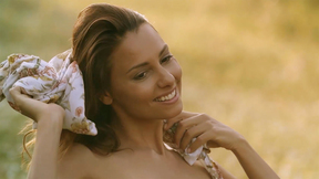 Hot all natural beauty Anetta Keys showing of beautiful natural naked body