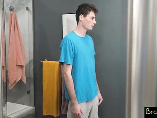 Wicked Nikki Nicole Slurps up Stepbro's Large Penis - S35:10