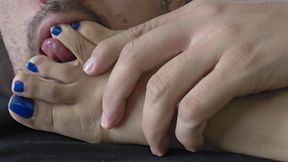 Candid sleepy toe sucking #2 (4K)