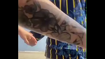Ruiva casada conhece um novinho na praia e leva pra casa e da a buceta