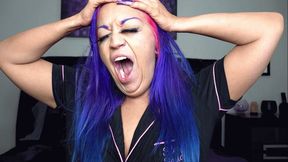 BRITTENI YAWNING (4K)