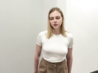 MY FRESH UPSTAIRS NEIGHBOUR TURNED OUT TO BE A BITCH AND WIDEN HER LEGS IN THE HALLWAY - PUBLIC SEX