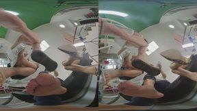 3DVR180 MARTINA ERER XINGGAN LELE chats and humiliates dwarfs mp41