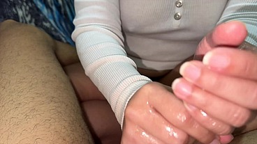 Expert masseuse specializing in happy endings pleases client with a curved dick