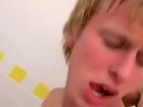 Laska He pleases two gay