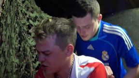 soumission aux pieds et bareback en cruisingdeux mecs baisent no capote dans un...