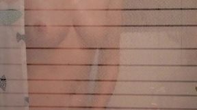 coucou mes cheris je t emmene sous ma douche ce matin belle journee et ...