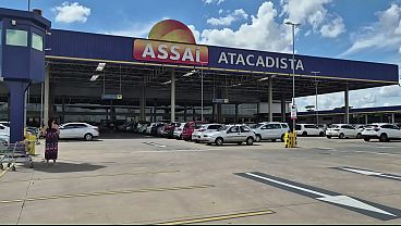 ALGU&Eacute_M SABE ONDE FICA ESSE SUPERMERCADO?ESSA PUTA FICA TODOS OS DIAS NO ESTACIONAMENTO PROCURANDO MACHOS PRA METER