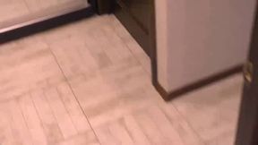 on s enrgistre baiser dans la salle de bain