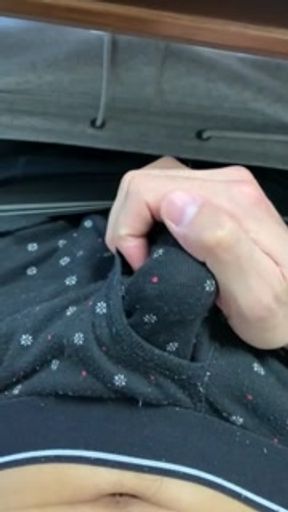 日本人のパンツ越しオナニー。我慢汁が染みて糸を引く。パンツ内射精