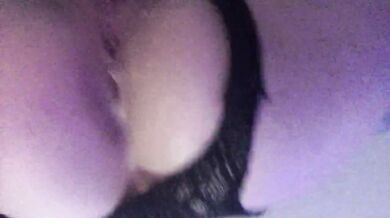 PINK HAIRED GIRL PUTTING FINGERS INTO OIL-FULL PUSSY AND FUCKING HER SMOOTHY ASS