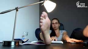 Smelly feet in flats