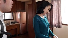 Ogawa spies on Seo's mom bathing, can't resist peeing there Visiting Seo's house turns naughty&#x1F608;