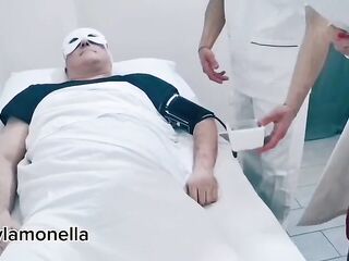 Dottoressa fa prelievo di sperma al paziente sborrata sul culo infermiere depravato - Nikylamonella