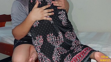xxx desi mi pequeña hermanastra me enseña mientras vemos una película