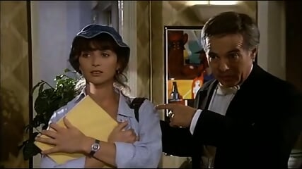 Valrie Rojan as Violette - Il est gnial papy ! (1987)