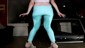 new wetter ziva fey pissing tight pants 1st time