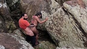 Cuzinho da Bonequinha Trans Bem Apertadinho na Praia Escondida