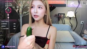 kiki veggie dildo play - is.gd/camsegs