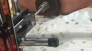 Solo-Film eines europäischen Schwulen, der seinen eigenen Hintern mit einem Dildo fickt