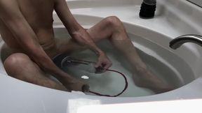 Shooting cum after using a Bathmate X40 and Xtreme X50