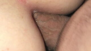 Creampie anală obraznică pentru o curvă cu fund mare