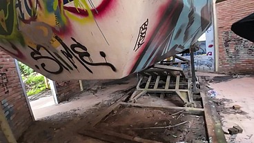 Blowjob In Abandoned Waterpark