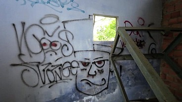 Blowjob In Abandoned Waterpark