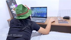 I taught her to play League of Legends just to eat her - League Of Legends