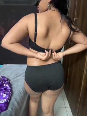 Telugu Desi Wife Strip Tease and Pussy Close up