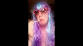 MATURE CD TS SMOKING VS120s IN HER BATHROOM