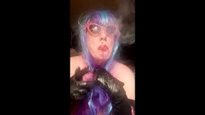 MATURE CD TS SMOKING VS120s IN HER BATHROOM