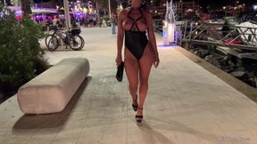 I publicly pleasure myself to cocks while bystanders pass by, uncaring