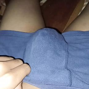 I like to see my dick sucked. Nepali dick gets horny and little itchy