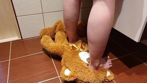 Unaware Giantess Using Teddy as a Bath Rug WMV