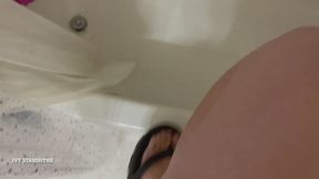 Sandy Feet To Clean (WMV)