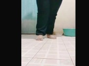 Peeing - BBW Thailand girl - Amateur