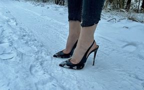 Black Classic Stiletto High Heels with No Back, 12 Cm Heels on Me and on Snow and Ice