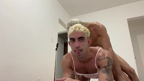 novinho dotado fudendo loira rabuda safada