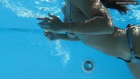 Sensational Underwater Show with Angelica Heart: A Steamy Pool Experience!