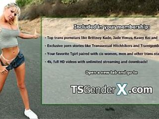 T-girl Jenna Creed screws Victoria Voxxx