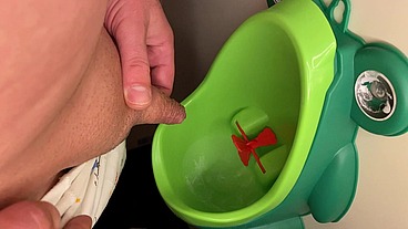 Neo's taking a piss