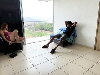 Rica recompensa por ir a visitar a mi padrastros, encuentro a mi pequeña hermanastra en poca ropa.