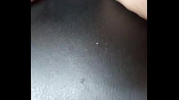 Moglie incinta si eccita e sborra come una troia