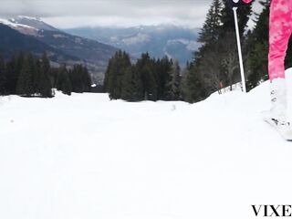 VIXEN Gorgeous Golden-haired Bella Spark Ditches Boring BF For Vehement Outdoor Sex With Stranger