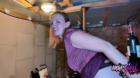 je visite la cave d un papy et je me retrouve avec une bouteille dans le cul je ...